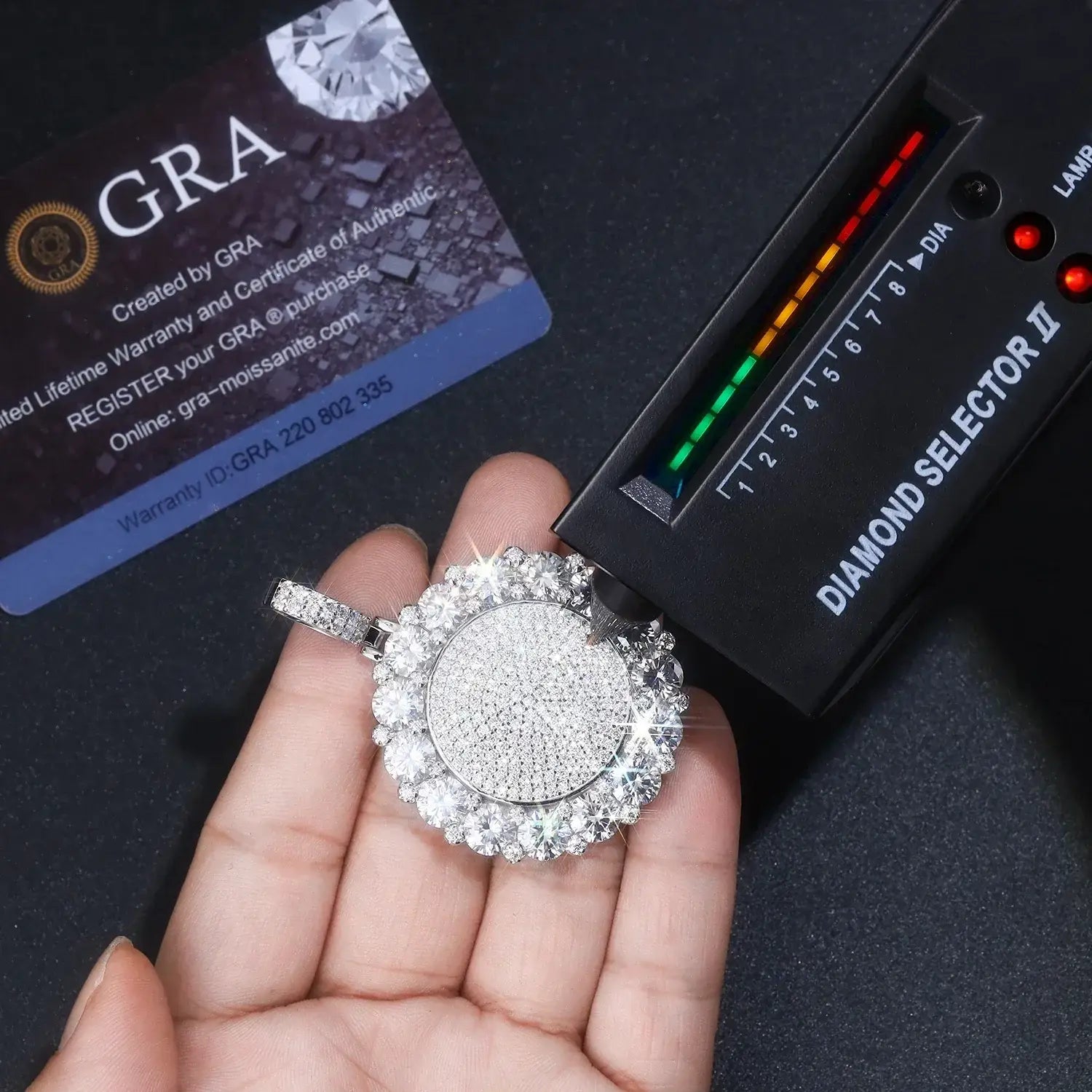 Colgante Moissanita con Certificado GRA | Plata 925 Baño Platino | Lujo Moderno | Sin Cadena Lumiere Jewelrys