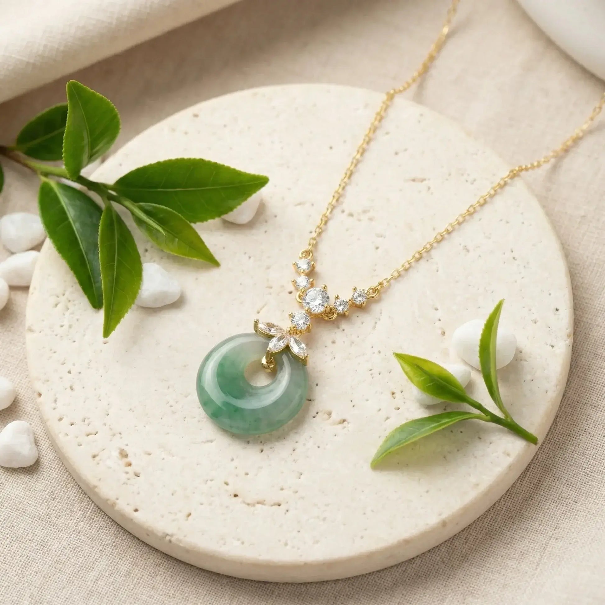 Collar Colgante de Jade Verde Natural con Marquesas en Plata 925 Lumiere Jewelrys